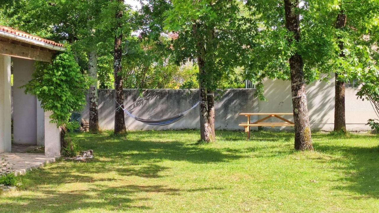 Maison A 8 Min A Pied De La Avec Jardin Clos Et Ombrage