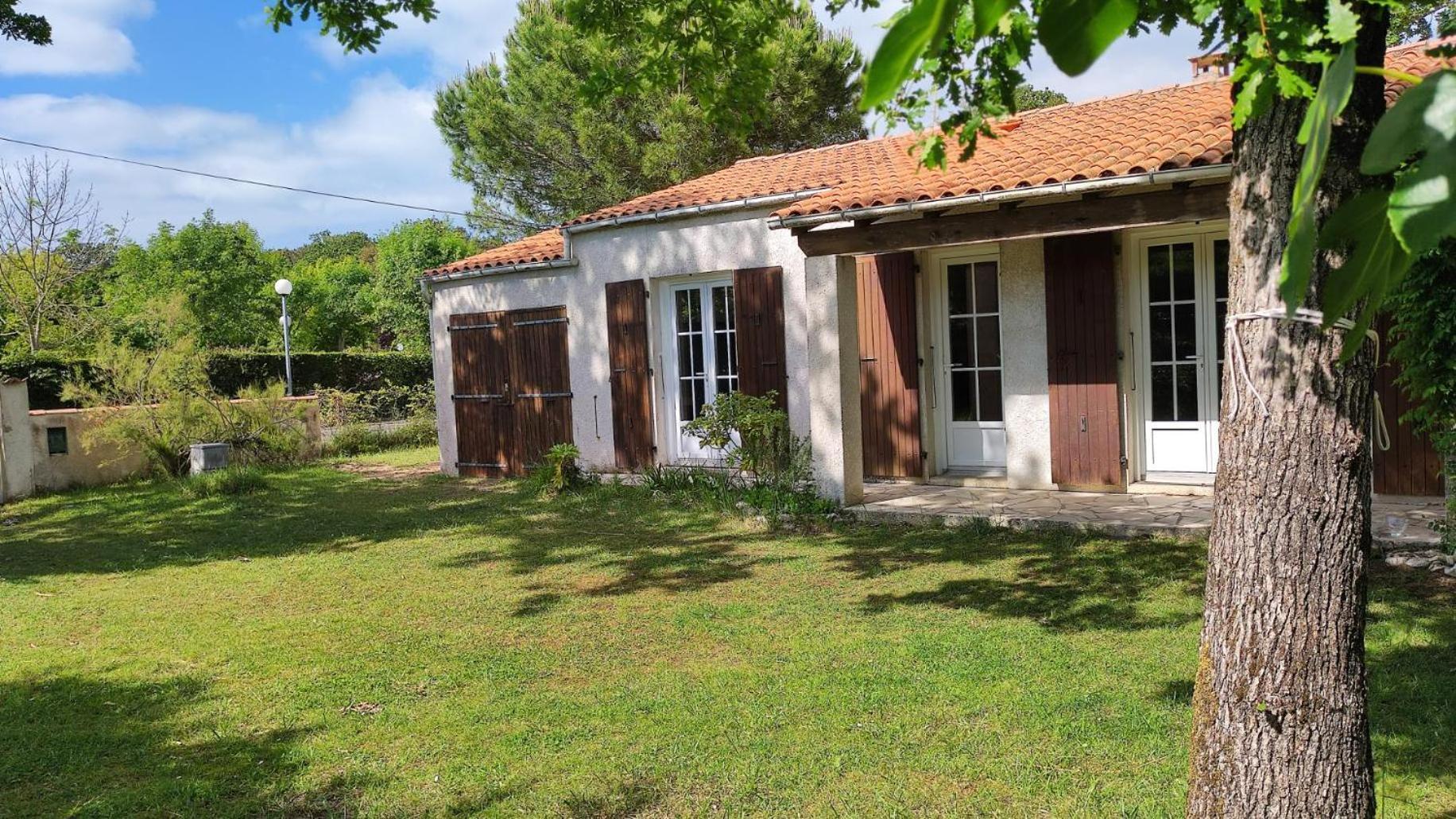 Maison A 8 Min A Pied De La Avec Jardin Clos Et Ombrage